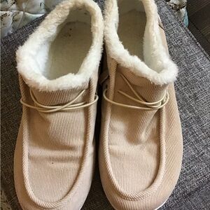 Cozy Women's Slip-On Fur Lined Casual Shoes - Beige